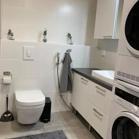 With Balcany In The Location In Town Kotimaailma Διαμέρισμα *