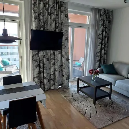 公寓 With Balcany In The Location In Town Kotimaailma *