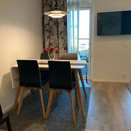 With Balcany In The Location In Town Kotimaailma Διαμέρισμα *